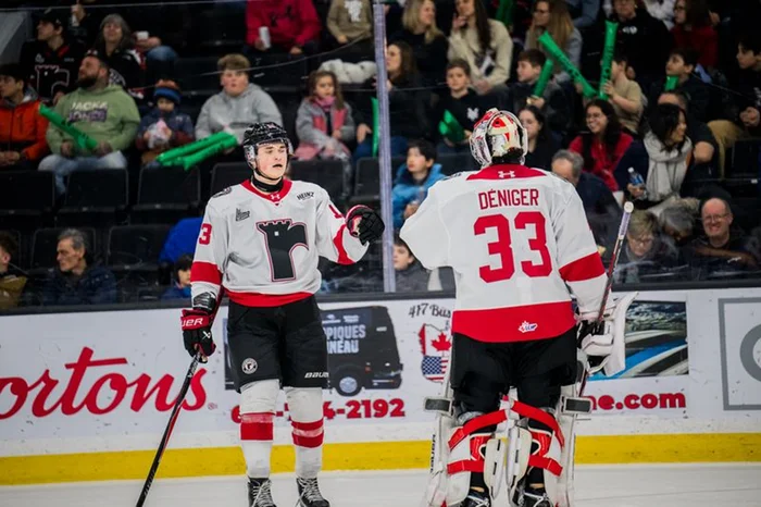Karabaev célèbre son premier but dans la LHJMQ.
