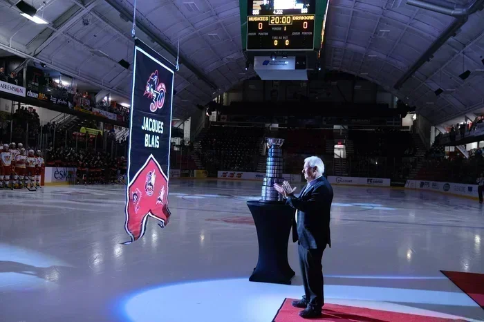 Les Huskies offrent un cadeau à Jacques Blais !