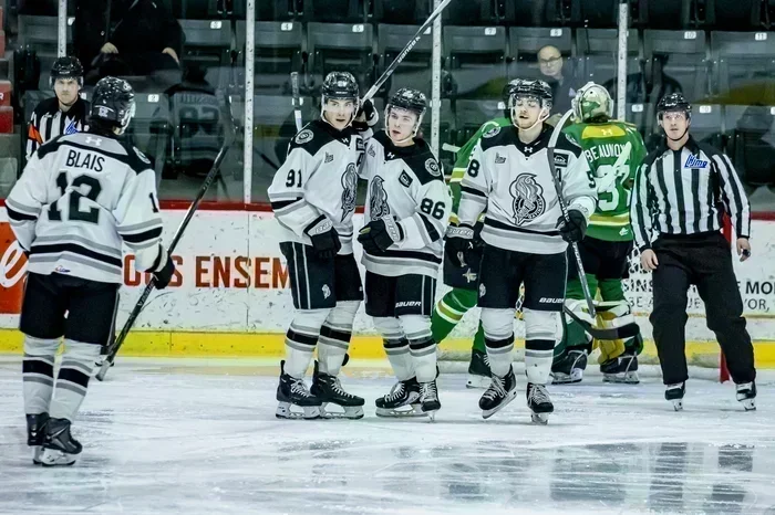 Les Olympiques s’imposent dans l’adversité dans un match important