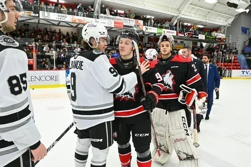 Des Huskies en feu éteignent les Olympiques pour de bon