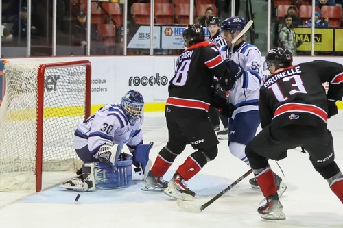 Les Huskies ont attaqué le filet de Raphaël Précourt en troisième période avec 18 lancers.&nbsp;