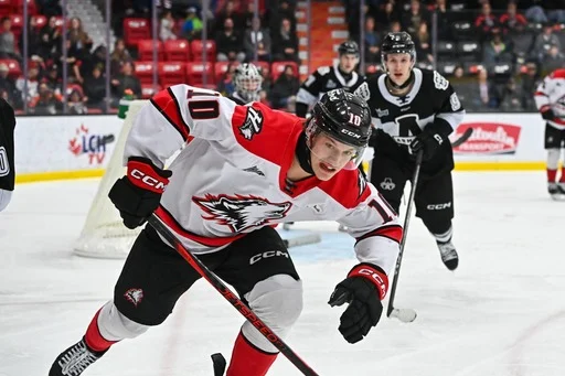 Rémi Gélinas a été honoré en début de match par les partisans des Huskies alors qu’il s’est vu remettre le prix Gérald Marchand, remis au coup de cœur des partisans cette saison.&nbsp;