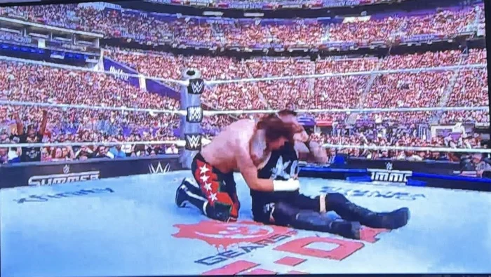 Le Stunner de Kevin Owens sur Sami Zayn.