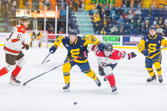 Samuel Rheault ouvre la marque pour la meute.