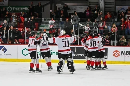 Deux anciens Olympiques donnent la victoire aux Huskies