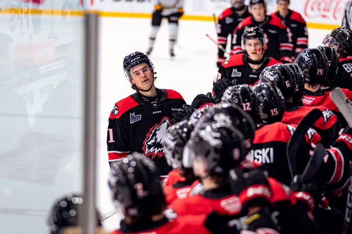 Avec cette victoire, les Huskies en sont à sept victoires de suites et sont officiellement champions de la division Ouest !