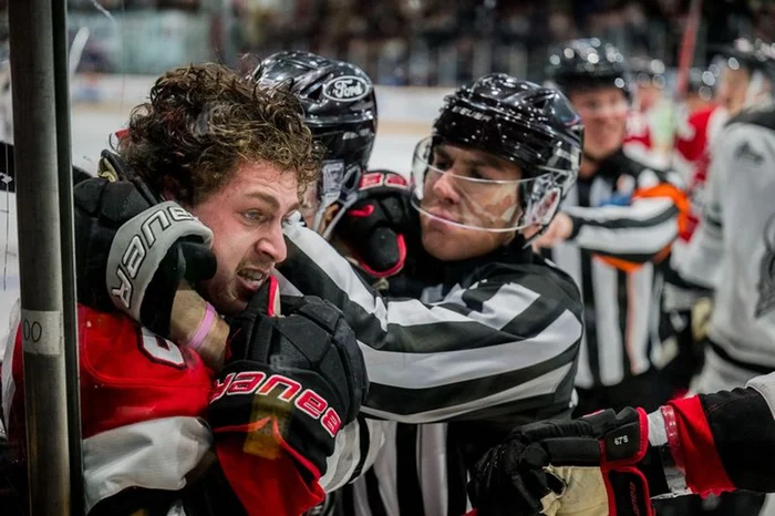 L’une des nombreuses escarmouches survenues lors du match.