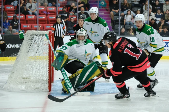 Nathan Langlois brise la glace après 23 secondes !