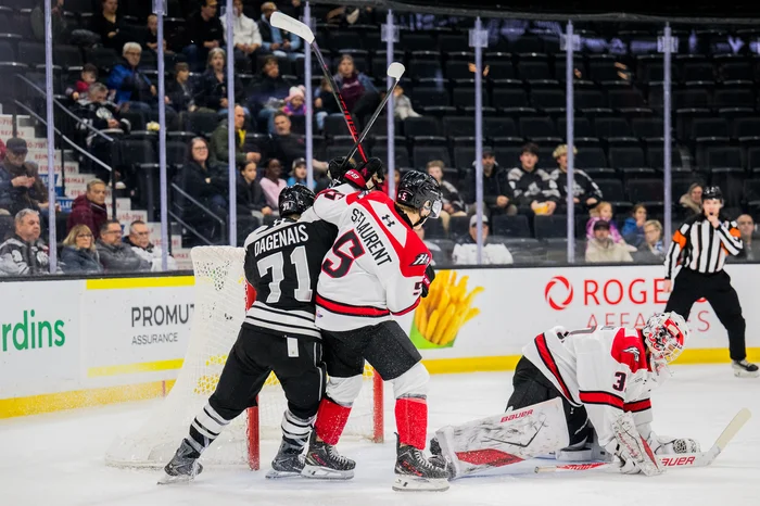 Les Huskies ont évolué avec 4 défenseurs une bonne partie de la rencontre.