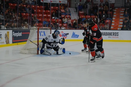 les-huskies-concluent-un-weekend-parfait-en-tête-de-division