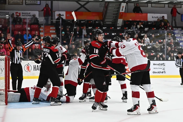 Beaucoup de jeu physique entre les deux formations.