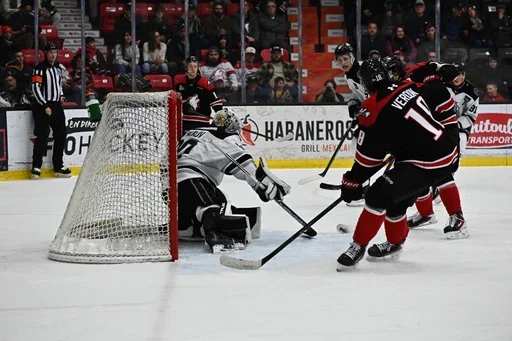 Les Huskies ont réalisé 34 lancers contre les gardiens des Olympiques.