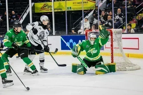La flamme des Olympiques est éteinte par la pioche des Foreurs
