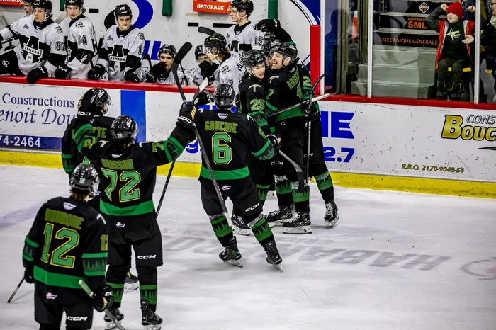 Les Foreurs célèbrent la victoire&nbsp;
