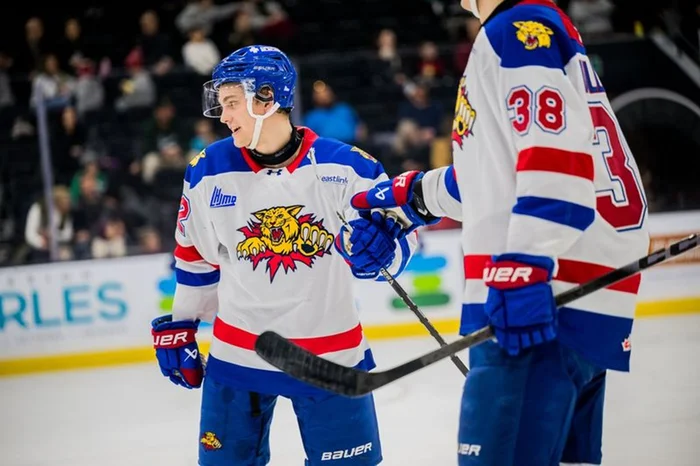 Cornforth deuxième but célébration