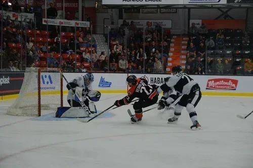 Les Huskies concluent un weekend parfait en tête de division !