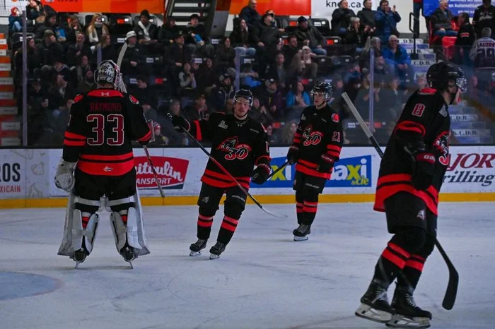 La meute célèbre le but de Niko El Khouri