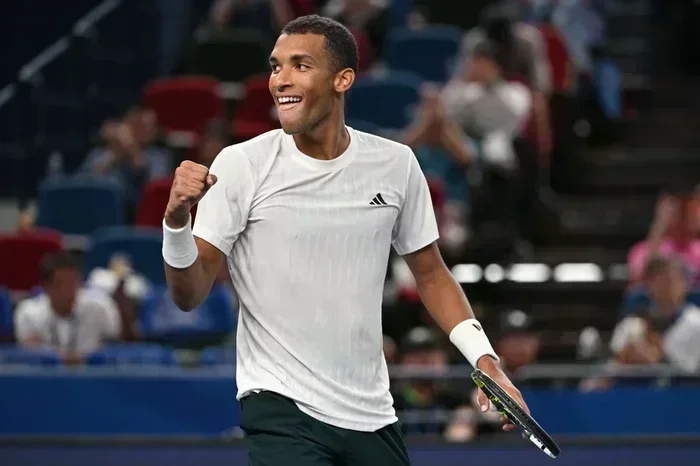 Félix Auger-Aliassime imbattable à Shanghai