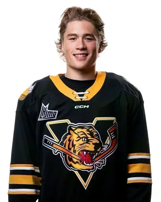 Transaction : Elliot Simard s’amène à Québec