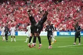 Le Canada signe une première victoire historique en Coupe du Monde