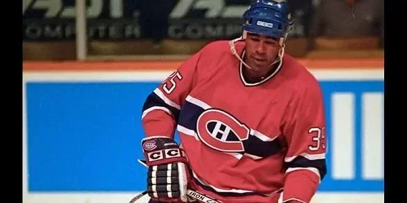 Où est rendu Donald Brashear?