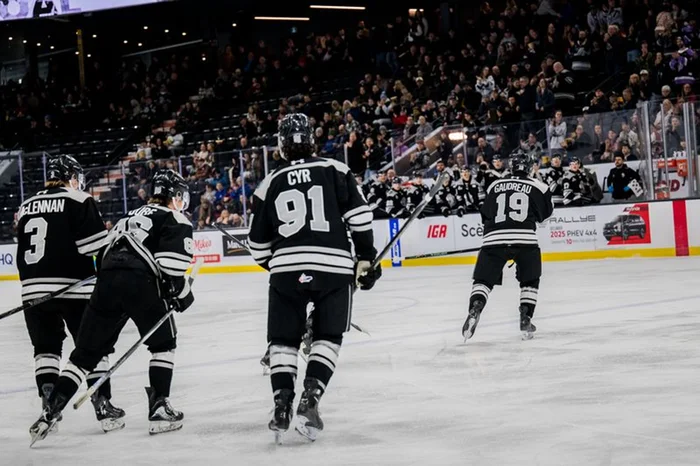 Yan Gaudreau but célébration