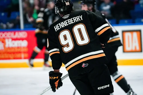 Joseph Henneberry se plait avec sa nouvelle équipe, après un début de saison difficile à Victoriaville, il a 8 points à ses derniers matchs avec Cape Breton.