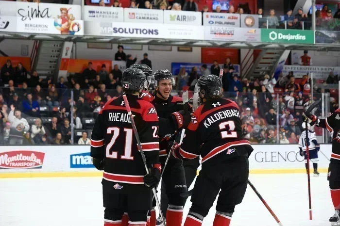 Les Huskies repoussent le Régiment et prolongent leur série victorieuse