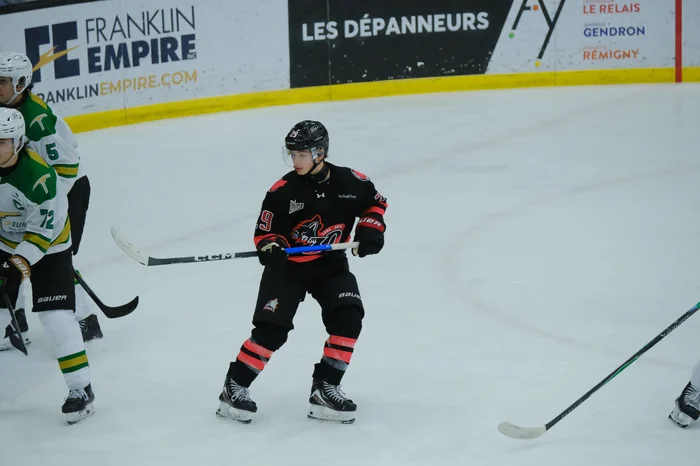 Jayden Pominville l’auteur du premier but des Huskies.