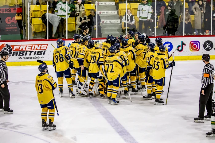 Les Cataractes célèbrent la victoire&nbsp;