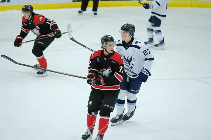 Alexis Lemire porte maintenant le numéro 72.