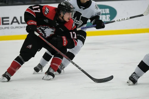 Nathan Langlois en a surpris plus d’un en inscrivant 2 buts et 1 passe dans la victoire des Huskies.&nbsp;