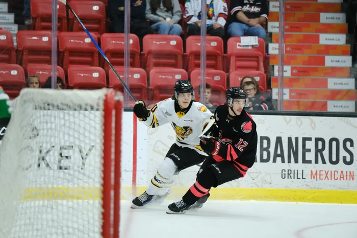Eliot Ogonowski a récolté 1 but et 1 passe en plus d’être la première étoile du match. 