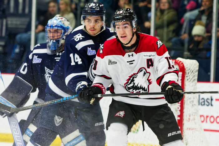 Les deux défensives ont bien bloqué les tirs devant le filet tout le match.