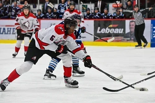 Les Huskies invaincus contre les Sags cette saison !